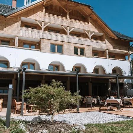 Ξενοδοχείο με διαμερίσματα Apartmaji Triglav 3*